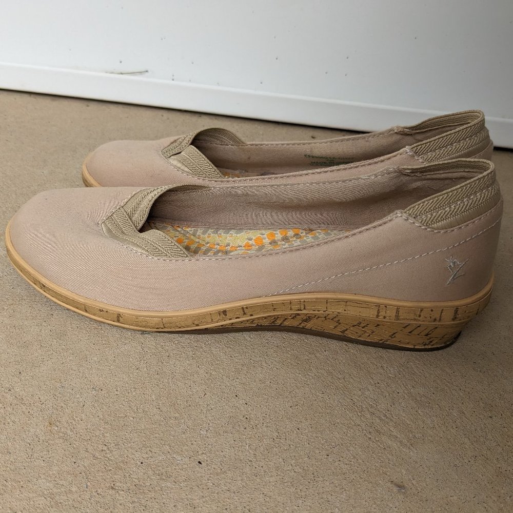 Size 7 Wide- Grasshoppers Slip On Short/Low Wedge 🌈